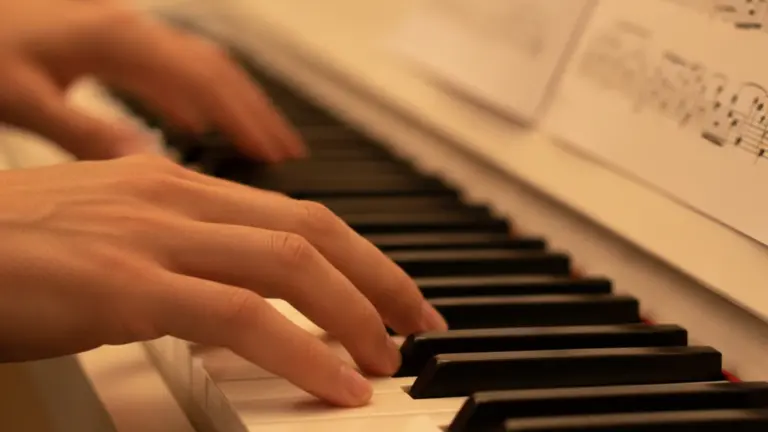 Toque Suas Músicas Favoritas no Piano